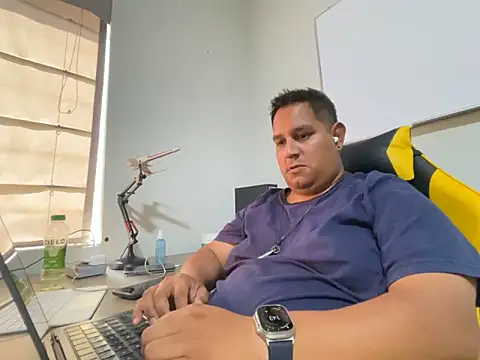 Gordito319 online show from April 19, 2026, 6:43 pm