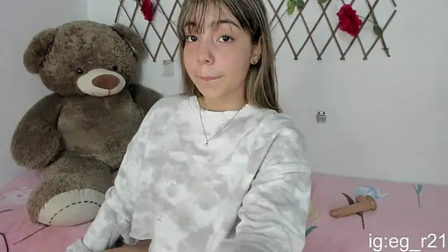 Snapshot of emma_grays2 chatting on October 10, 2025, 4:00 am emma grays2 online show from October 10, 2025, 4:00 am