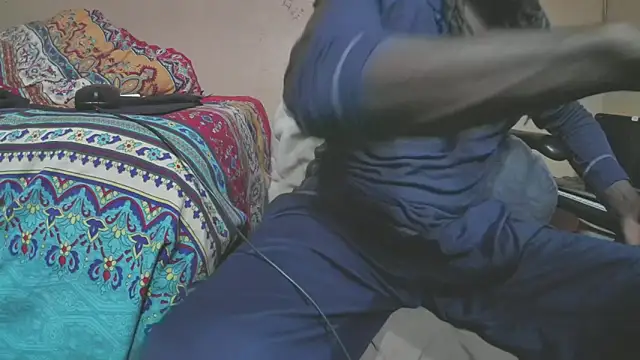 EYEzIAM online show from November 21, 2025, 3:49 am