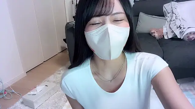 moemilk online show from October 28, 2025, 1:25 pm