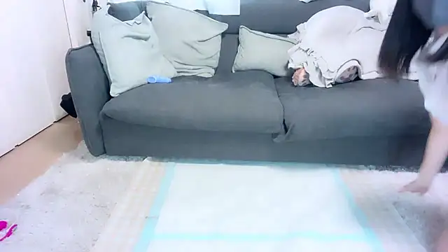 moemilk online show from November 6, 2025, 1:06 am