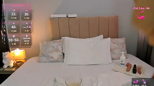 Penelophe01 online show from October 28, 2025, 5:15 pm