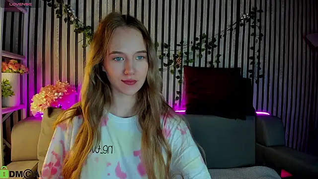 Snapshot of Casey_Sweeet chatting on February 18, 2026, 1:01 am Casey Sweeet online show from February 18, 2026, 1:01 am