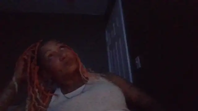 Snapshot of Flossee chatting on September 20, 2025, 9:32 am Flossee online show from September 20, 2025, 9:32 am