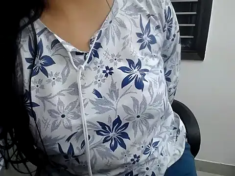 Snapshot of Roshi_Love chatting on June 1, 2026, 11:50 pm Roshi Love online show from June 1, 2026, 11:50 pm