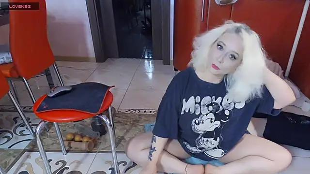 SquirtMilf00 online show from April 7, 2026, 2:56 am