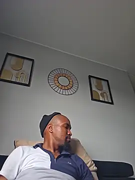 mojaymort online show from September 10, 2025, 1:22 pm