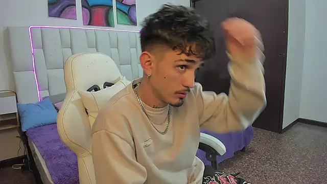 nextboywell1 online show from April 7, 2026, 3:07 am