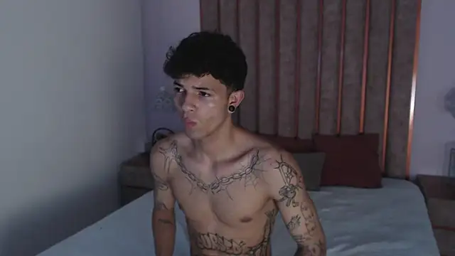 Snapshot of Enzo_Hunter chatting on October 7, 2025, 1:58 am Enzo Hunter online show from October 7, 2025, 1:58 am