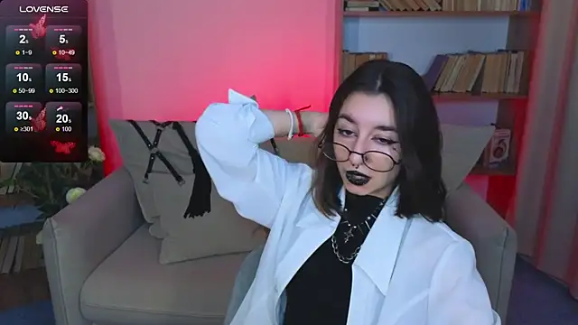 Snapshot of Mistress__Marcelline chatting on September 10, 2025, 9:42 am Mistress  Marcelline online show from September 10, 2025, 9:42 am