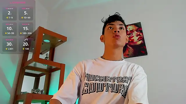 LoganTwink18 online show from December 4, 2025, 12:58 pm