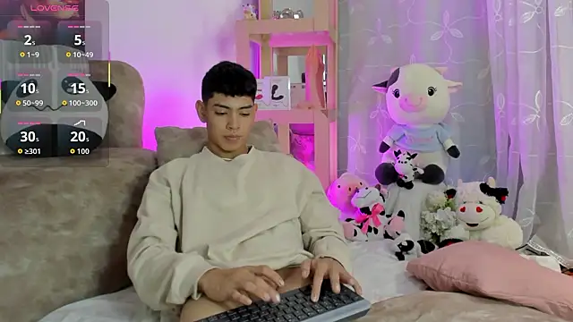 LoganTwink18 online show from February 14, 2026, 1:24 am