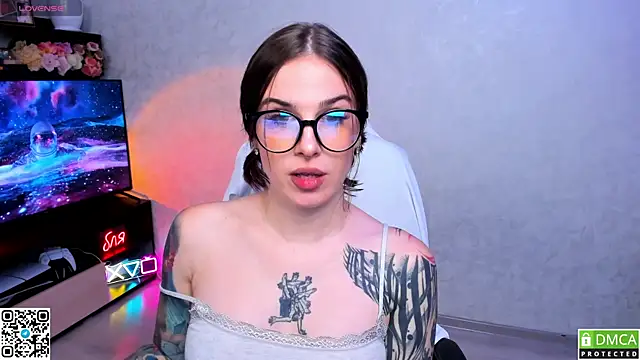 Snapshot of Arya_deepthroat_queen chatting on September 27, 2025, 12:59 am Arya deepthroat queen online show from September 27, 2025, 12:59 am