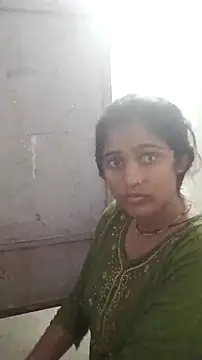 Guriya0076 online show from May 13, 2026, 12:46 pm