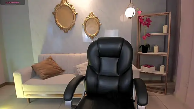 AmbarJames  online show from September 16, 2025, 12:06 pm