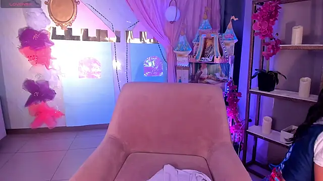 AmbarJames  online show from October 30, 2025, 1:23 pm