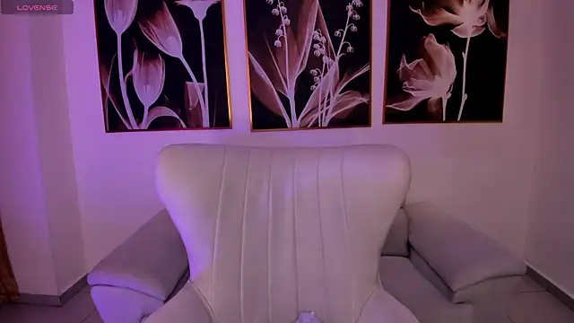 AmbarJames  online show from March 16, 2026, 12:09 pm