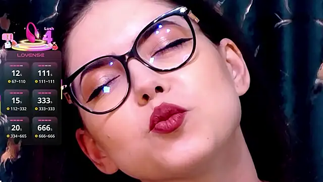 KaylaLewys online show from December 17, 2025, 6:36 pm