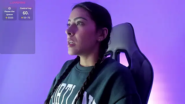 ValkaGrecco online show from November 18, 2025, 2:50 am