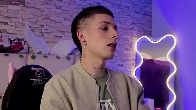 boyfox tay online show from February 19, 2026, 7:21 pm