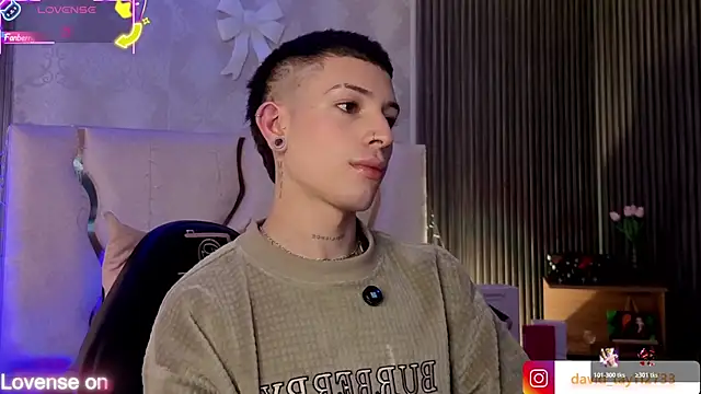 boyfox tay online show from February 23, 2026, 7:33 pm