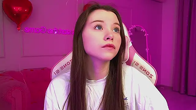 Snapshot of KeiraAsti chatting on February 10, 2026, 6:34 pm KeiraAsti online show from February 10, 2026, 6:34 pm