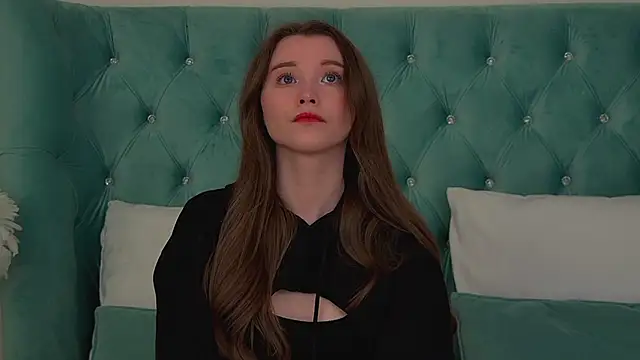 KeiraAsti online show from March 2, 2026, 6:04 pm