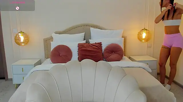 MilaMour online show from January 16, 2026, 8:24 pm