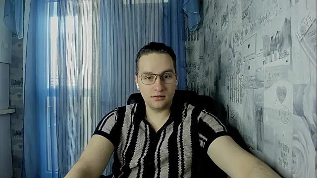 Snapshot of romiosabrino chatting on February 3, 2026, 12:10 pm romiosabrino online show from February 3, 2026, 12:10 pm