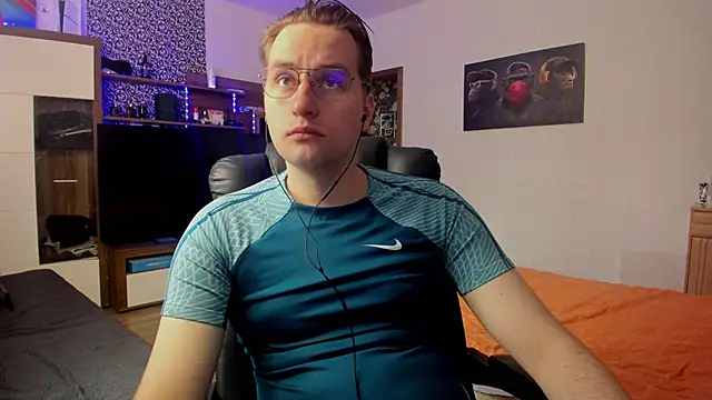 romiosabrino online show from May 13, 2026, 10:01 am