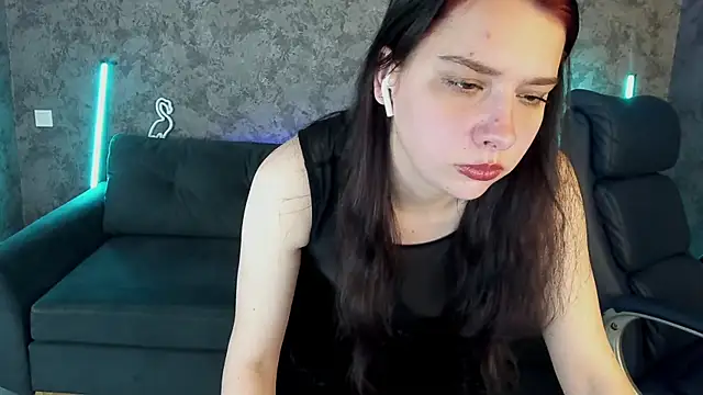 LiviaShy online show from April 23, 2026, 7:38 pm