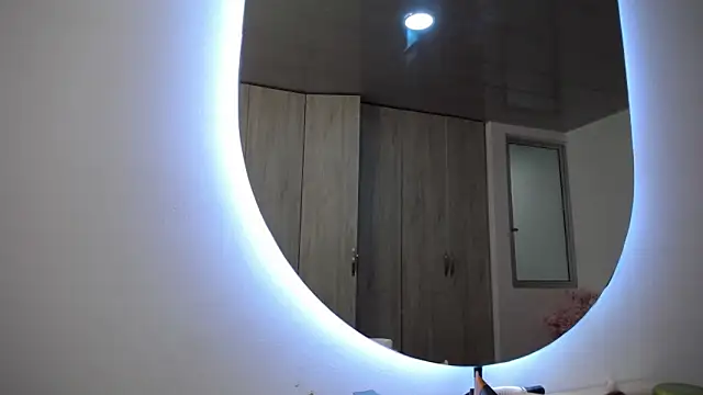 pinky f00x online show from November 24, 2025, 7:46 pm