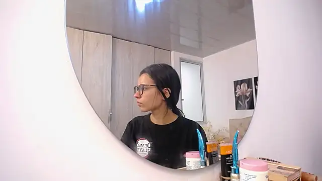 pinky f00x online show from April 2, 2026, 7:33 pm