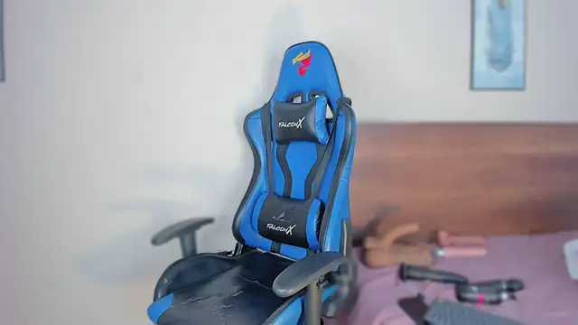 Niicol Jenner online show from February 15, 2026, 4:31 am