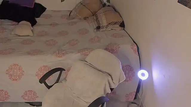 chloe kisses online show from March 16, 2026, 11:25 am