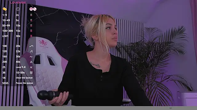 daisyblushh online show from November 14, 2025, 5:33 pm