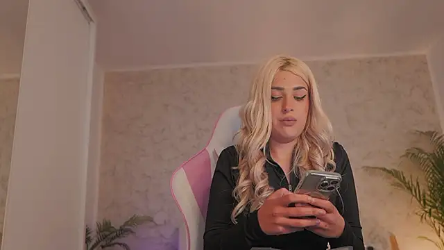 Snapshot of daisyblushh chatting on March 20, 2026, 4:34 pm daisyblushh online show from March 20, 2026, 4:34 pm