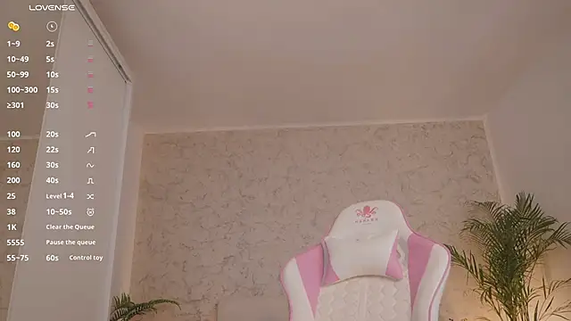 Snapshot of daisyblushh chatting on April 6, 2026, 3:02 pm daisyblushh online show from April 6, 2026, 3:02 pm