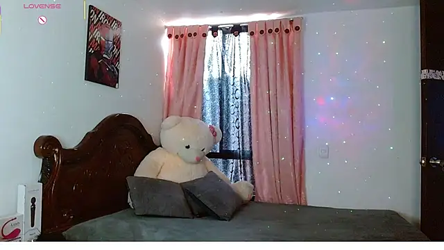 Hoolly Jones online show from December 16, 2025, 3:28 pm