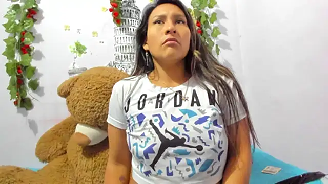 NataliaAndJulliam online show from December 18, 2025, 4:29 am