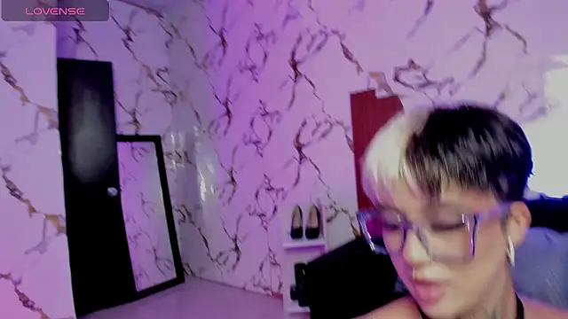 Rebeka-baker online show from September 19, 2025, 2:24 am