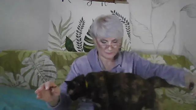 Catty Lady online show from January 8, 2026, 6:32 pm