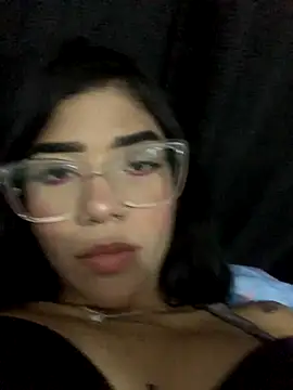 Snapshot of ElaRose_12 chatting on October 22, 2025, 9:47 pm ElaRose 12 online show from October 22, 2025, 9:47 pm