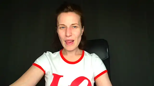 Kelly Kisss online show from June 2, 2026, 11:34 am