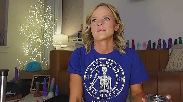 Snapshot of Taylorlove303 chatting on March 26, 2026, 10:10 am Taylorlove303 online show from March 26, 2026, 10:10 am