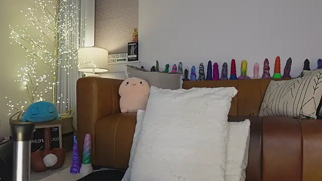 Snapshot of Taylorlove303 chatting on April 7, 2026, 10:15 am Taylorlove303 online show from April 7, 2026, 10:15 am