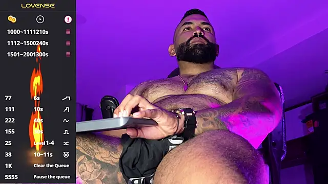 Max-prada online show from June 4, 2026, 2:06 am