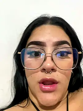 Snapshot of Marianacg_21 chatting on December 16, 2025, 3:55 am Marianacg 21 online show from December 16, 2025, 3:55 am