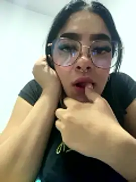 Snapshot of Marianacg_21 chatting on January 8, 2026, 12:40 pm Marianacg 21 online show from January 8, 2026, 12:40 pm