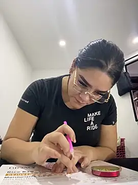 Snapshot of Marianacg_21 chatting on April 2, 2026, 10:51 pm Marianacg 21 online show from April 2, 2026, 10:51 pm